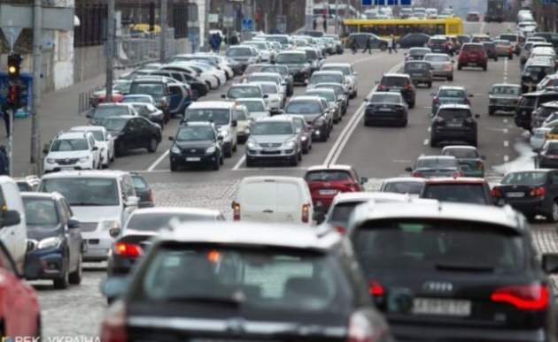 В Киеве ограничат движение транспорта