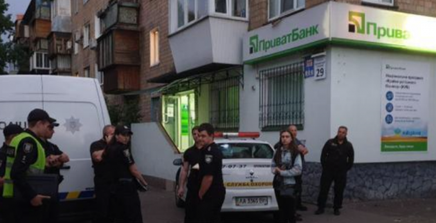 Неизвестные взорвали банкомат в Киеве