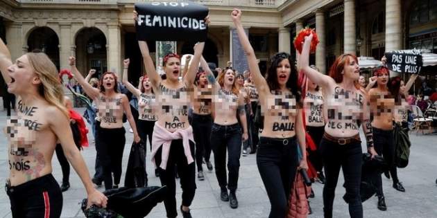 Femen устроили массовый переполох в центре Парижа