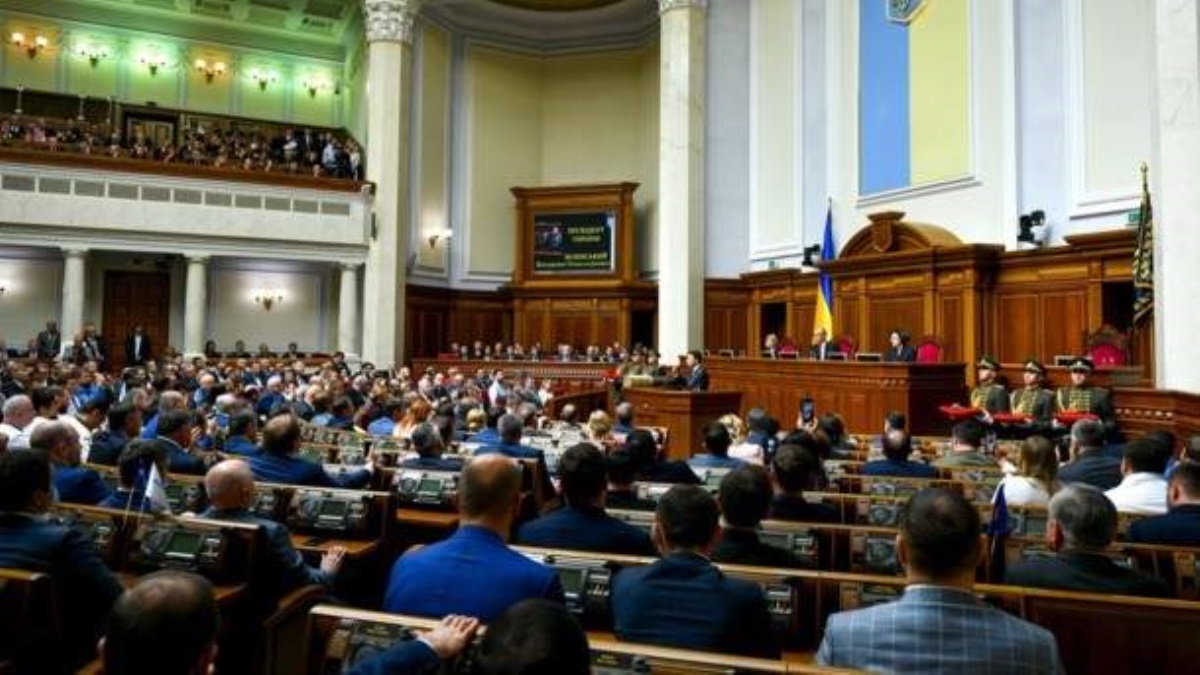 Рада приняла закон о ВСК с процедурой импичмента президенту