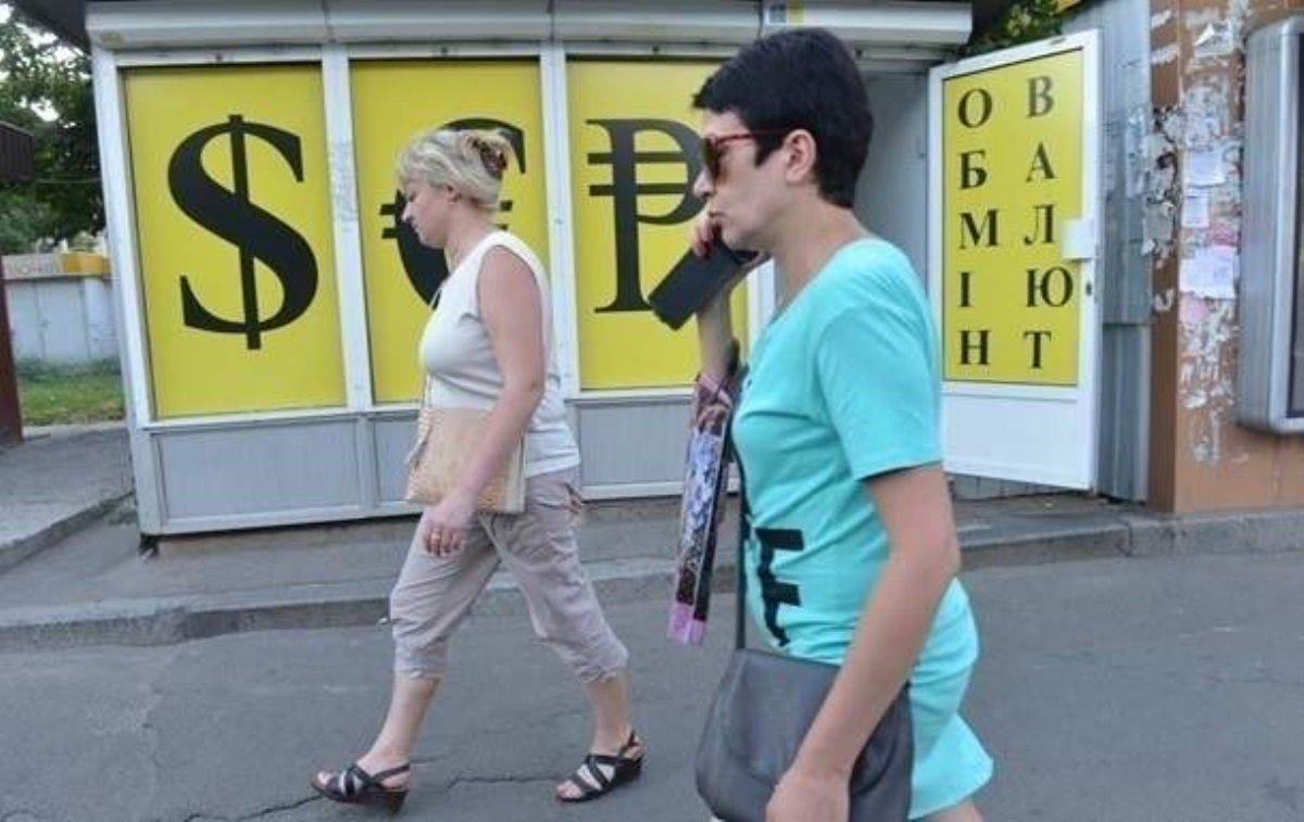 Доллар дешевеет в обменниках