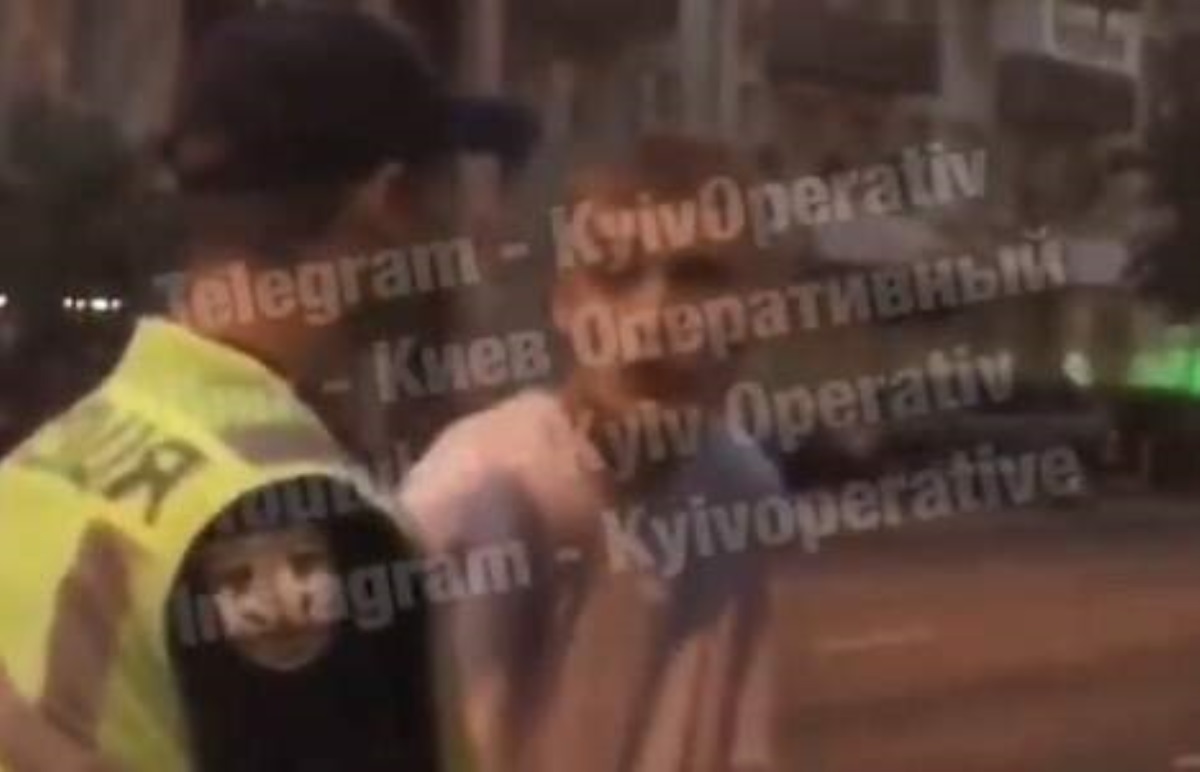 В Киеве раскрыли наглую схему воровства посреди улиц. Видео