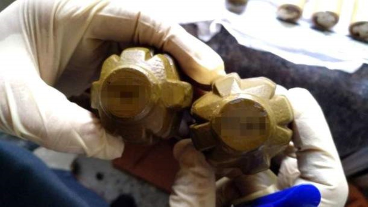 В Киеве мужчина подбросил соседу на балкон сумку с гранатами