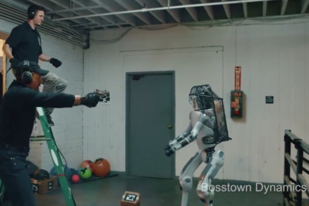 "Доиграетесь": сеть взорвало видео с местью роботов