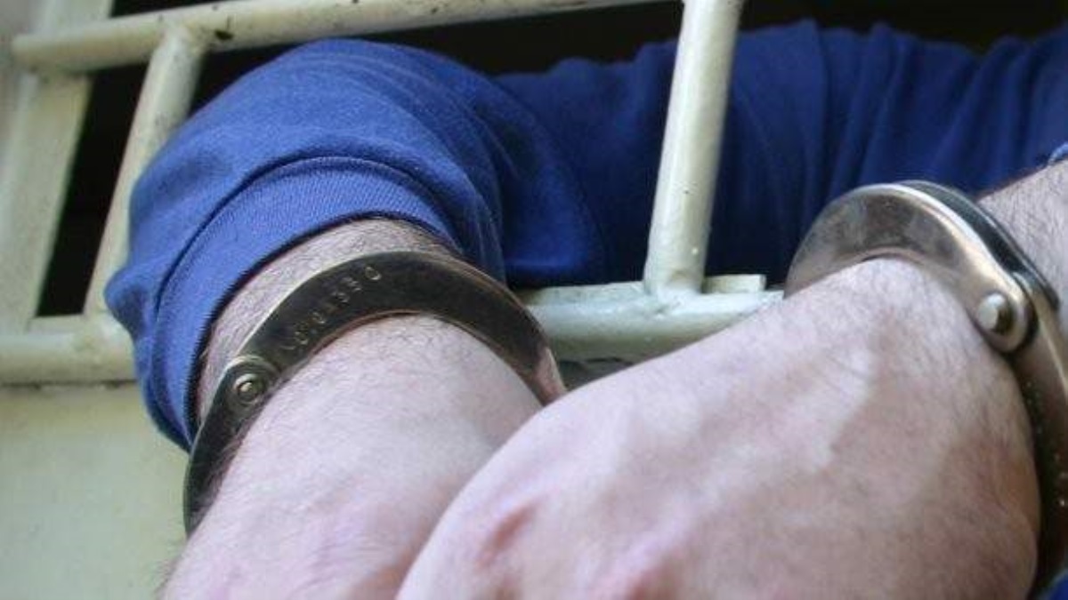 Проводил "медосмотры": в Черниговской области задержали педофила