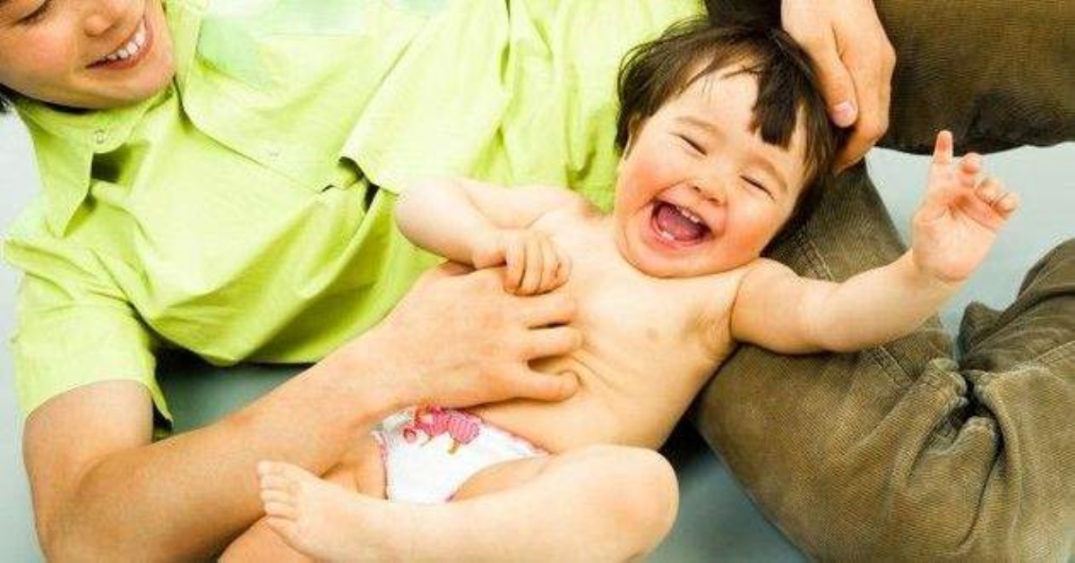Вот почему вы никогда не должны щекотать маленьких детей