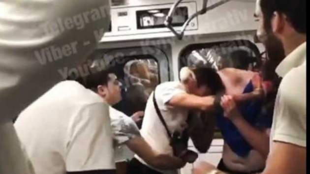 В Киеве пассажиры метро устроили кровавую драку