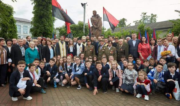 Польша и Израиль опротестовали открытие нового памятника Шухевичу в Украине