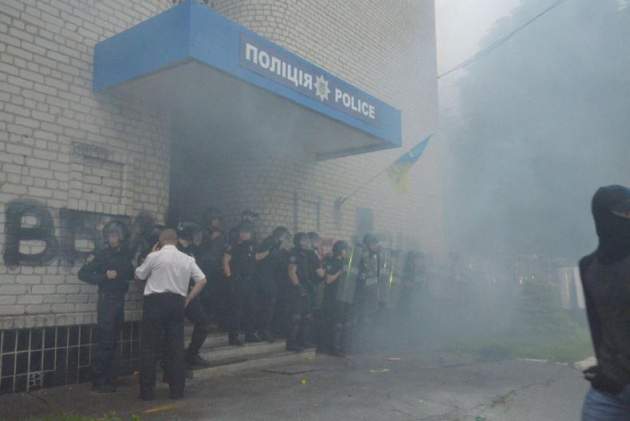 В Переяславе-Хмельницком отделение полиции забросали петардами