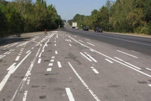 В Украине решили сузить крайние левые полосы на трассах