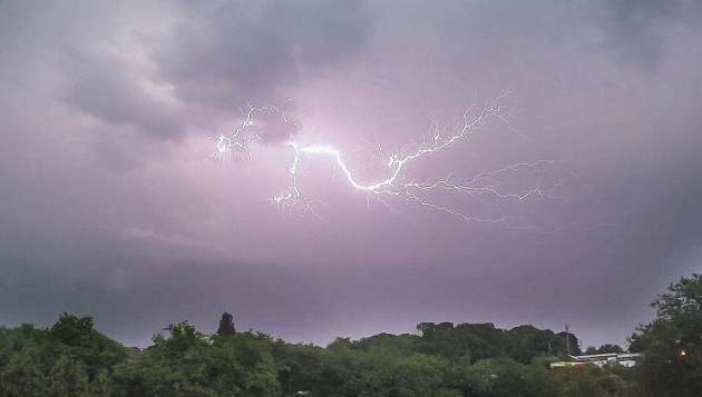 В Украину идут грозы, но в двух областях будет сухо