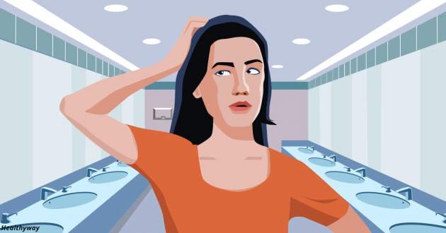 Медики подсказали, как не заразиться микробами в общественном туалете