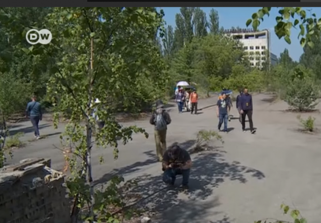 Туристы массово ринулись в Чернобыль. Видео