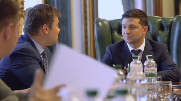 Зеленский подписал свой первый закон