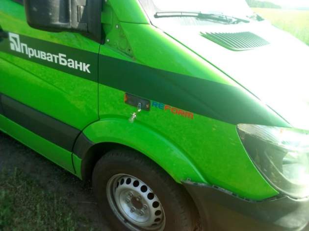 На Луганщине взорвали авто инкассаторов ПриватБанка