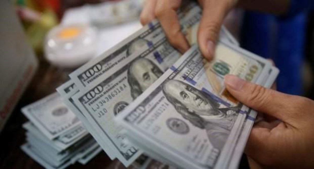 Курс доллара резко упадет: что надо знать украинцам