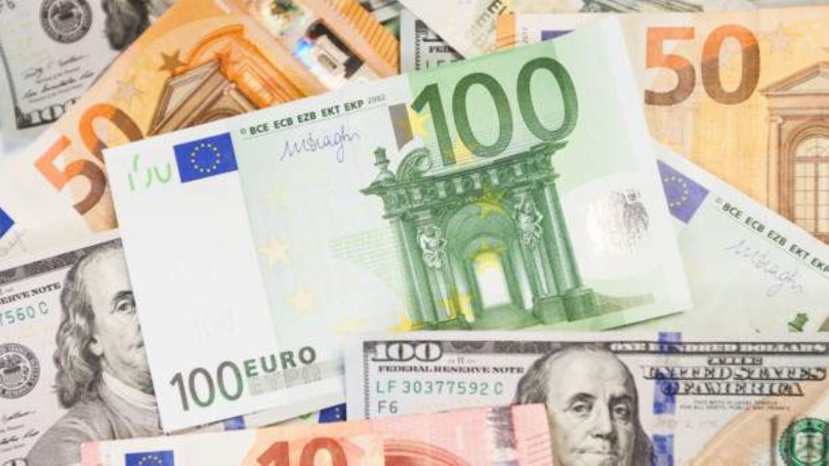 Доллар и евро стали еще дешевле