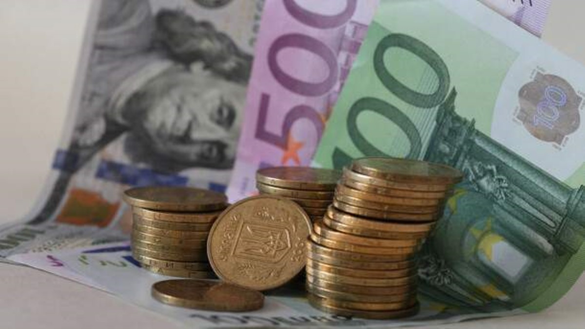 Курсы доллара и евро взлетели после затяжного обвала