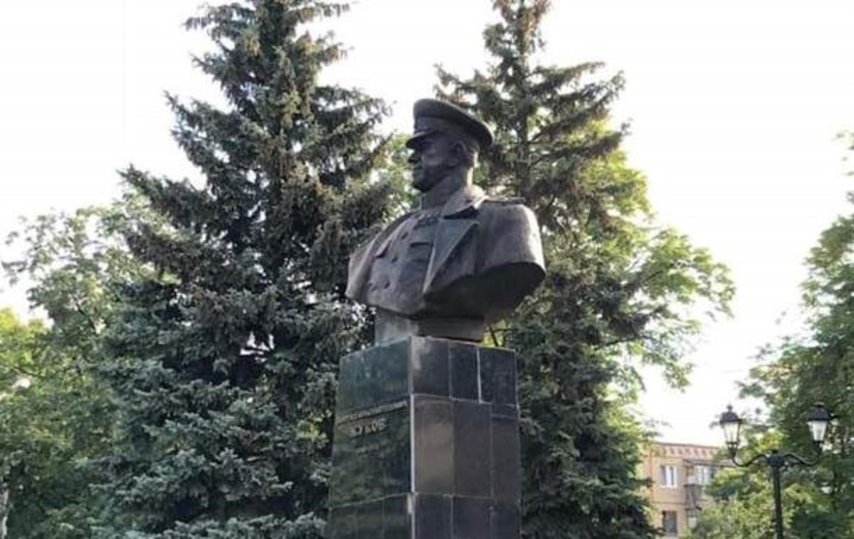 В Харькове восстановили памятник Жукову. Фото