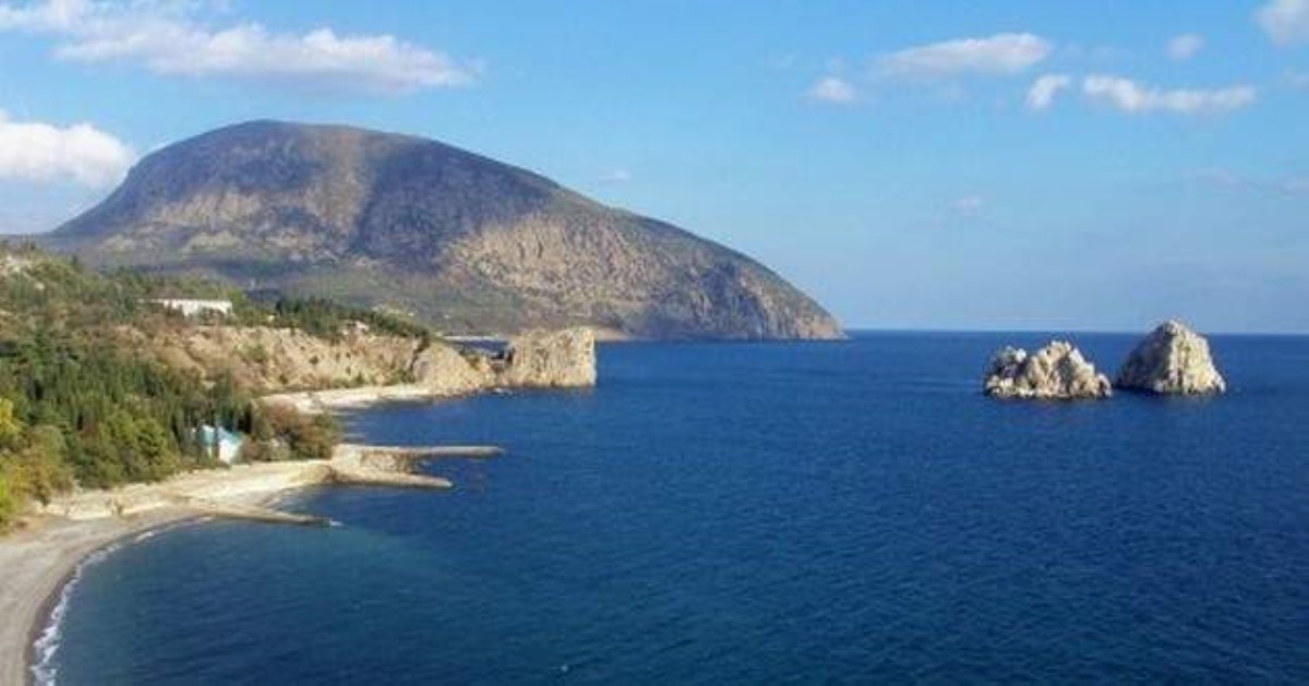 "В море плавает го*но!" Туристы массово бегут с курортов Крыма