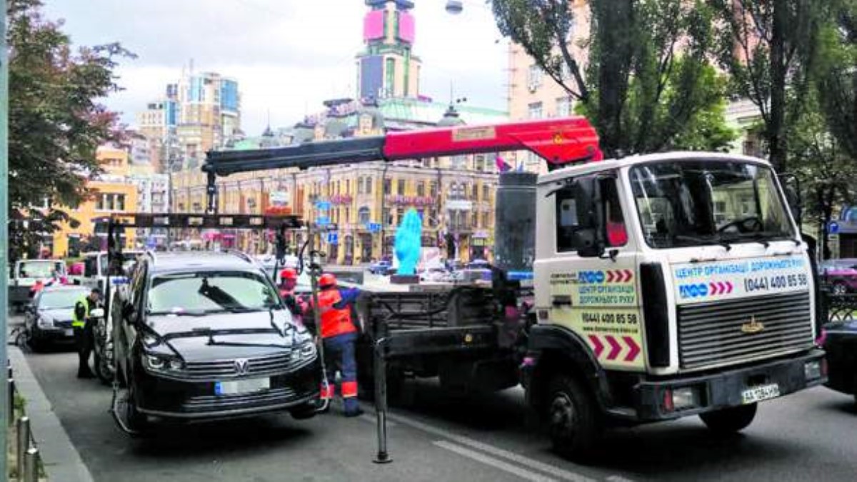Парковочные рейды в Киеве: за два дня увезли на штрафплощадки 45 авто