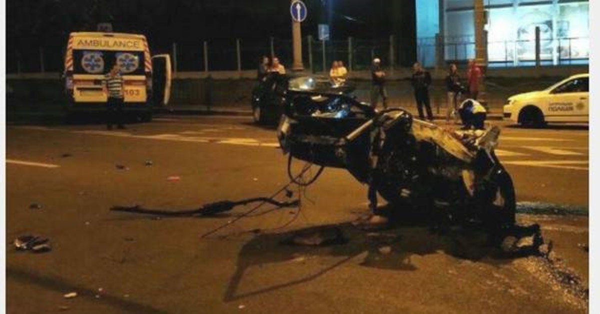 В Харькове авто разорвало на части после смертельного ДТП