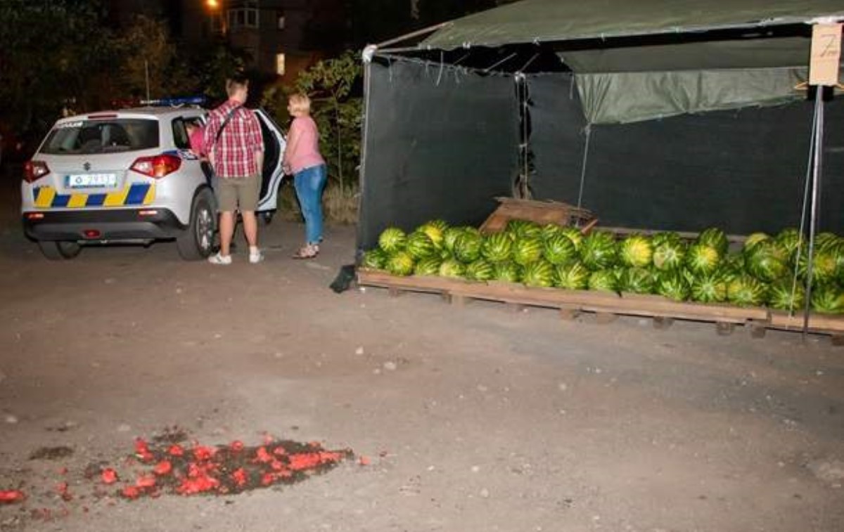 В Днепре конфликт из-за арбуза закончился поножовщиной