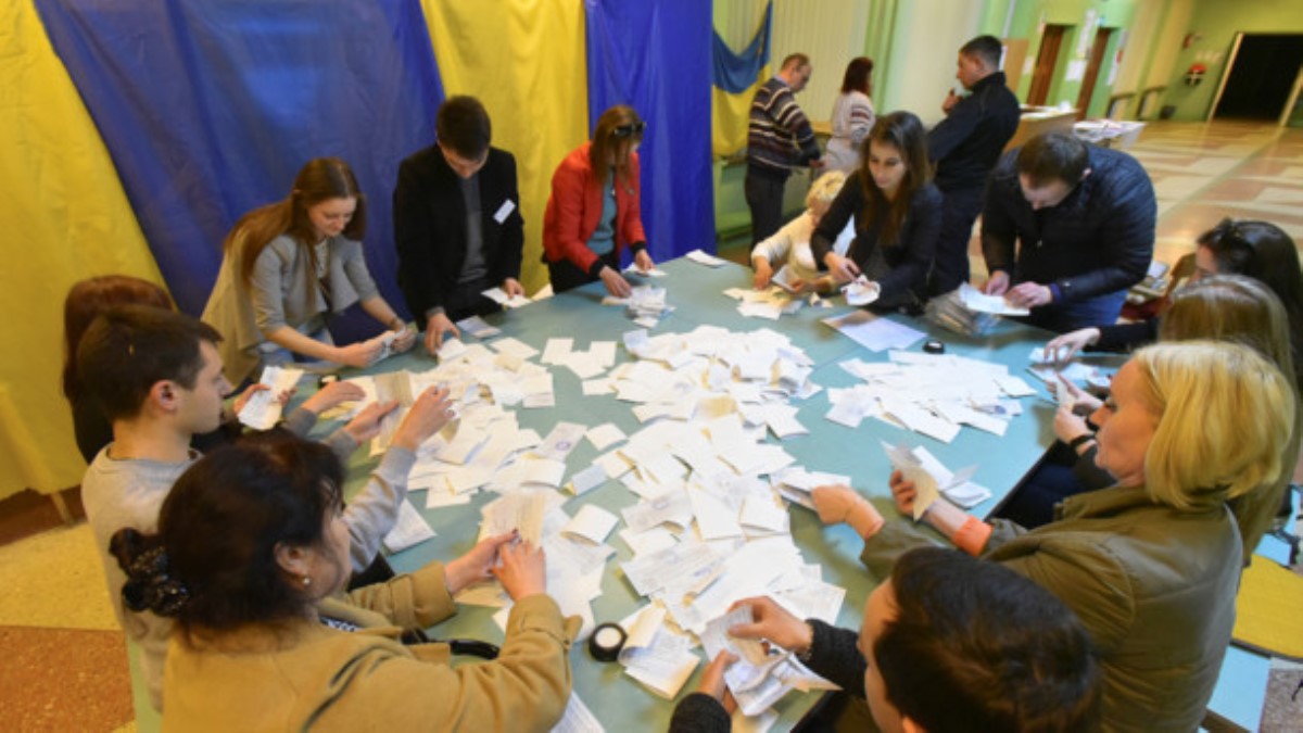 Последние рейтинги: в Раду проходят 6 партий, еще 2 – на грани