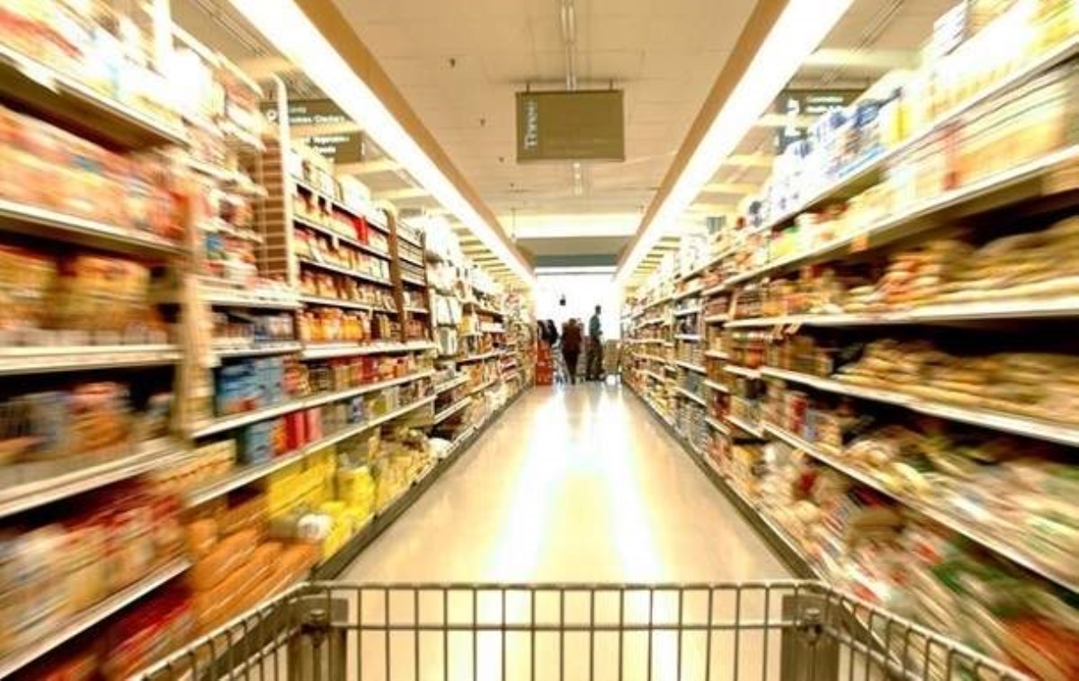 Названа стоимость летней продуктовой корзины