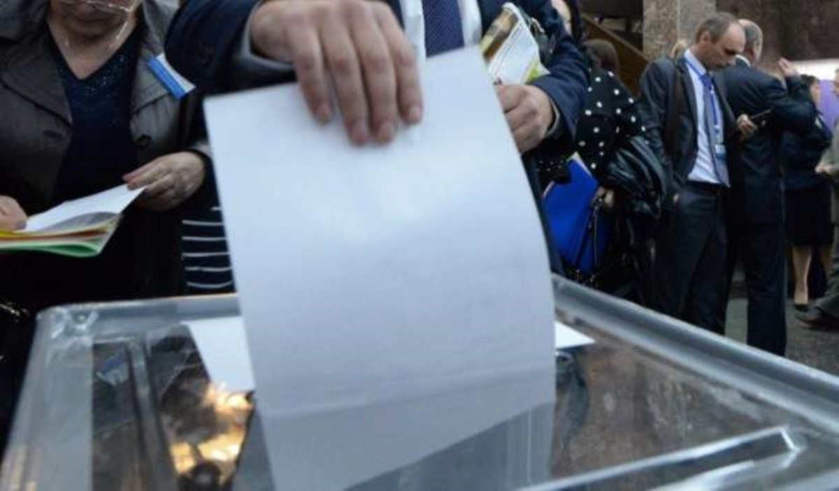 Во Львове пенсионерка устроила дебош на избирательном участке