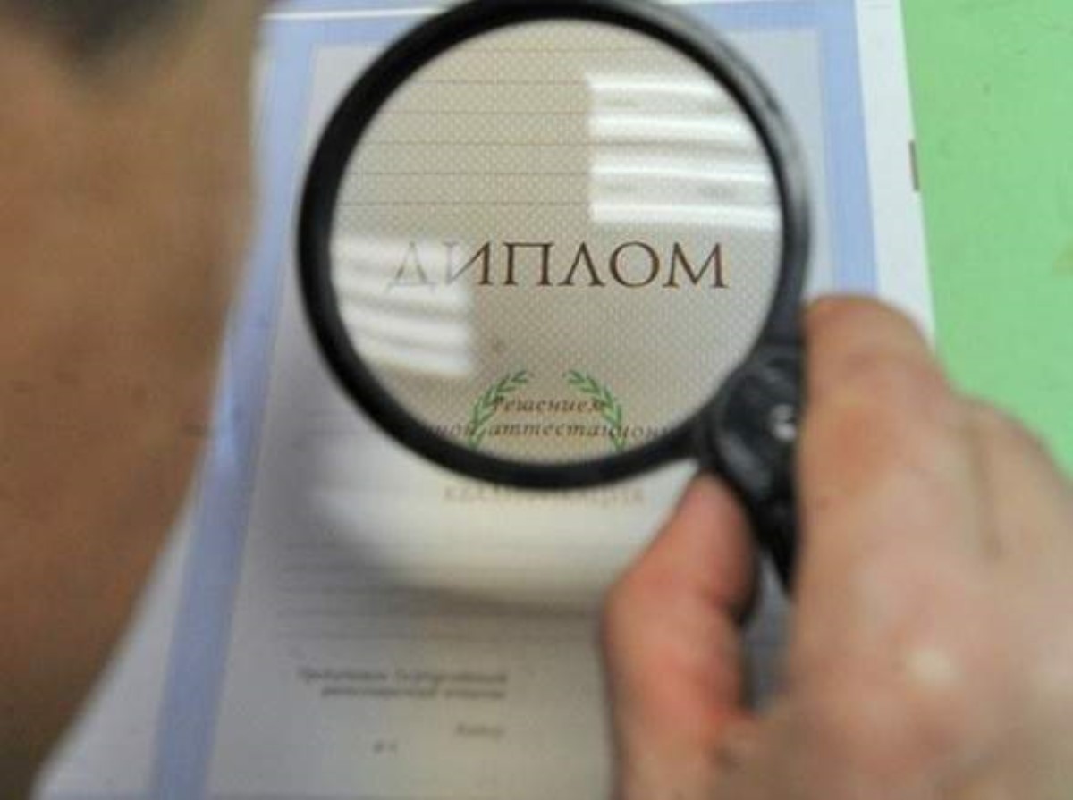 В Луганской области студентам выдали фальшивые дипломы