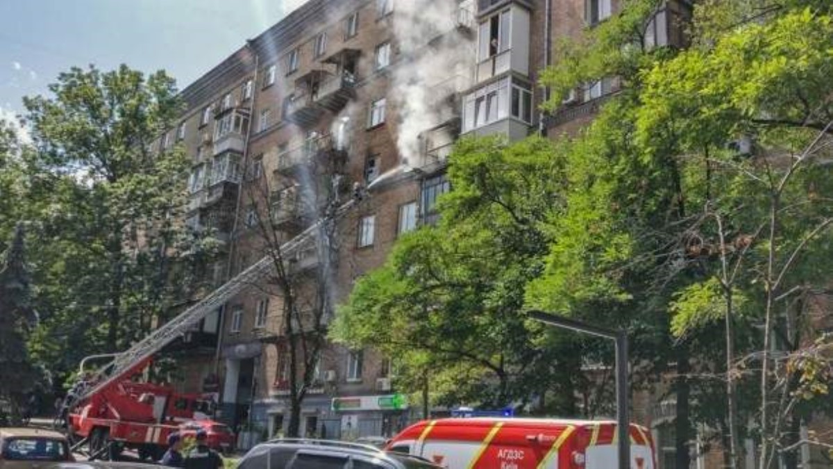 В горевшем жилом доме в центре Киева нашли тело женщины