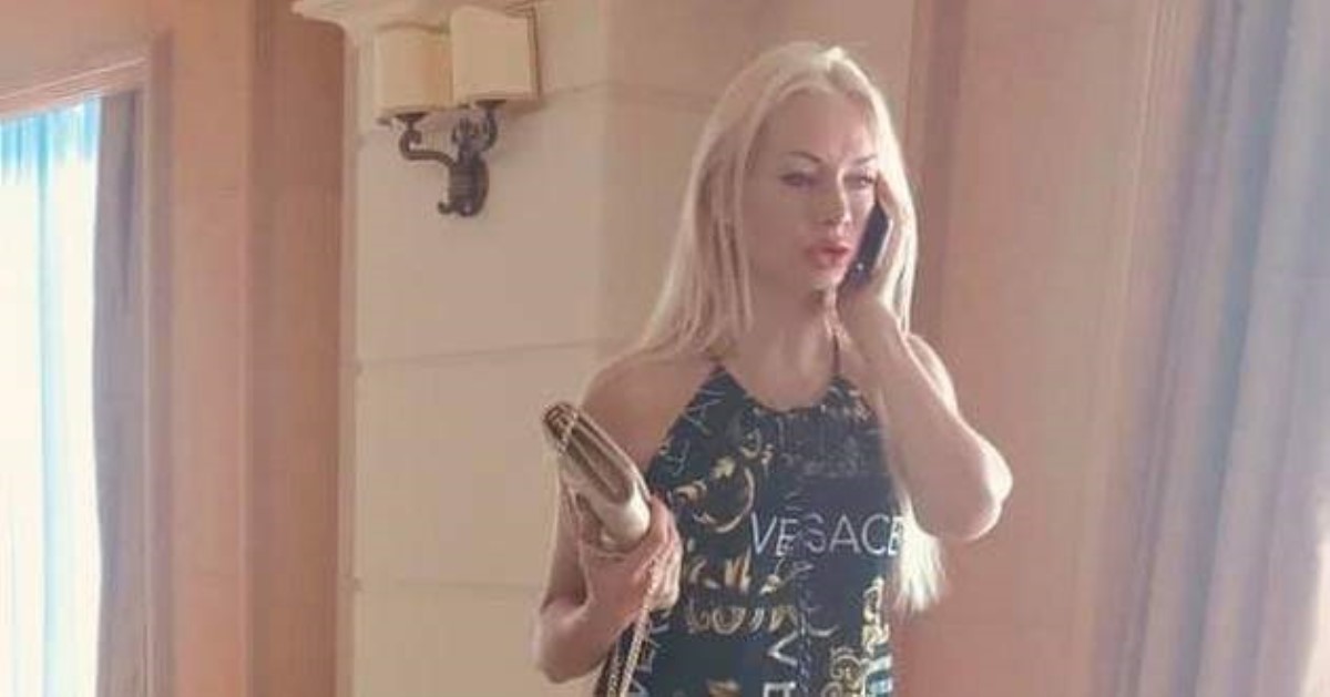 Будущая нардепка от "Слуги народа" выгуляла в Трускавце сарафан от Versace