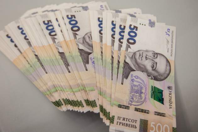 Минималка в 5 тысяч и новый курс доллара: как разбогатеют украинцы