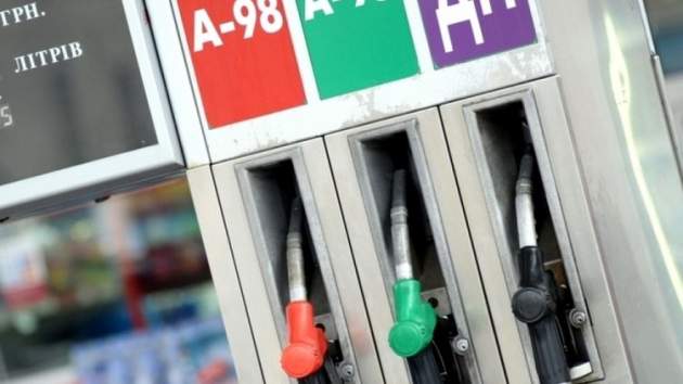 Крупнейшие сети АЗС продолжают снижать цены на бензин