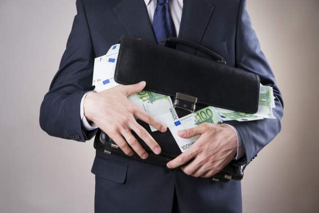 Владельцы страховой компании присвоили 40 млн своих клиентов