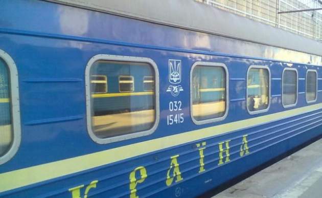 "Укрзализныця" планирует использовать пассажирские поезда для грузоперевозок