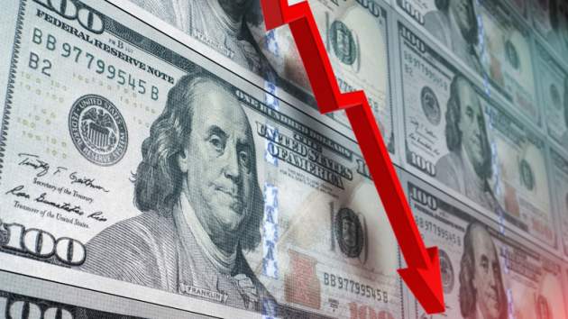 Курс доллара пробил рекорд за два года