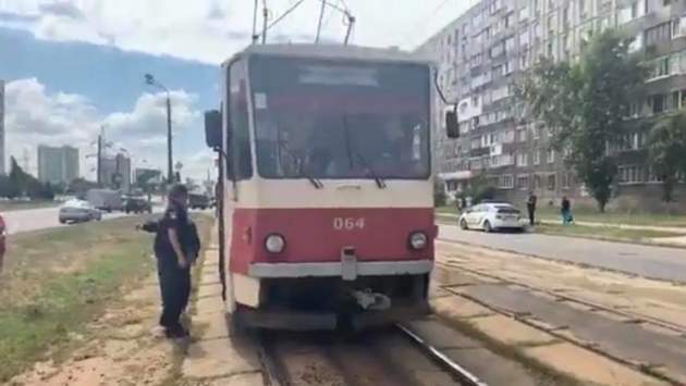 В Киеве у трамвая отказали тормоза: люди на ходу выпрыгивали из вагонов