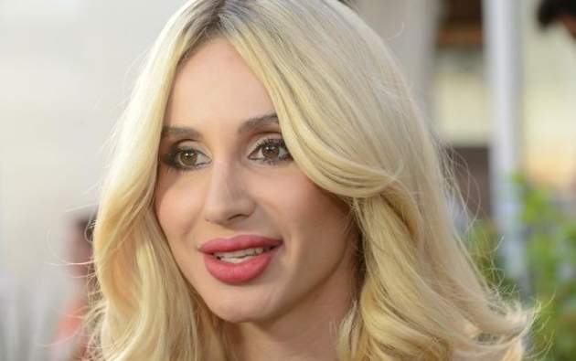 "Как будто с унитаза ": LOBODA неприятно удивила неприличным фото