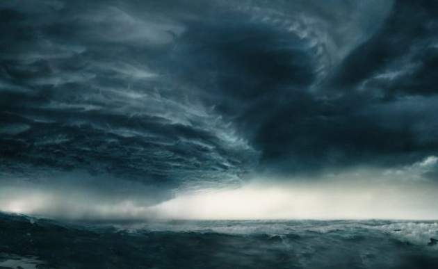 Над Черным морем пронесся торнадо: разрушительную стихию сняли на видео