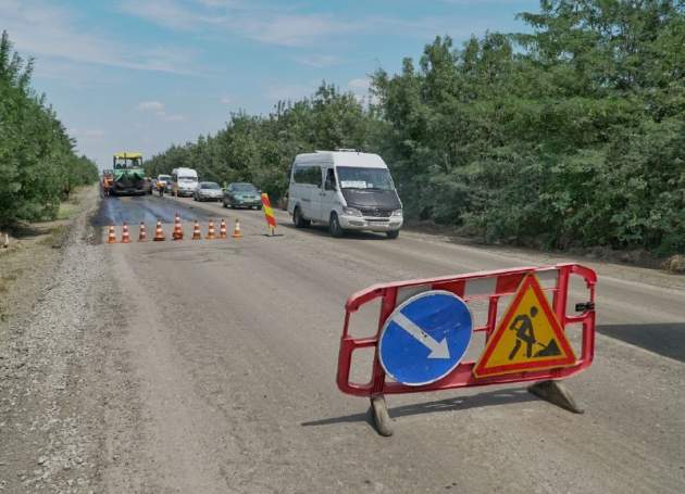 Зеленский заявил, что в Украине нет дорог