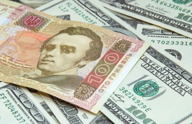 Наличный доллар превысил психологическую отметку