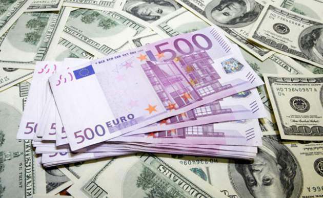 Нацбанк резко опустил курс доллара и евро