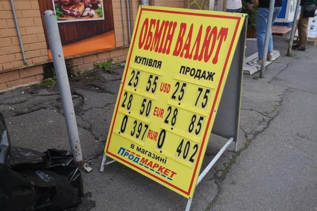 Курс доллара приподняли, чтобы бизнес хотел его продавать