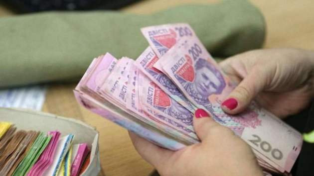 Зарплаты в Украине: экономист указал на важный нюанс