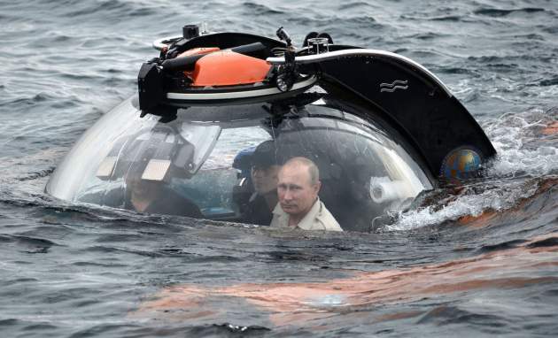 Путин погрузился в батискафе на дно Финского залива
