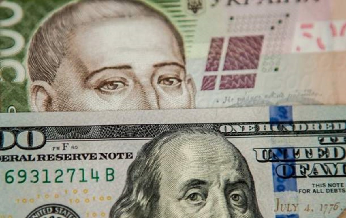 Доллар после падения взлетел в обменниках
