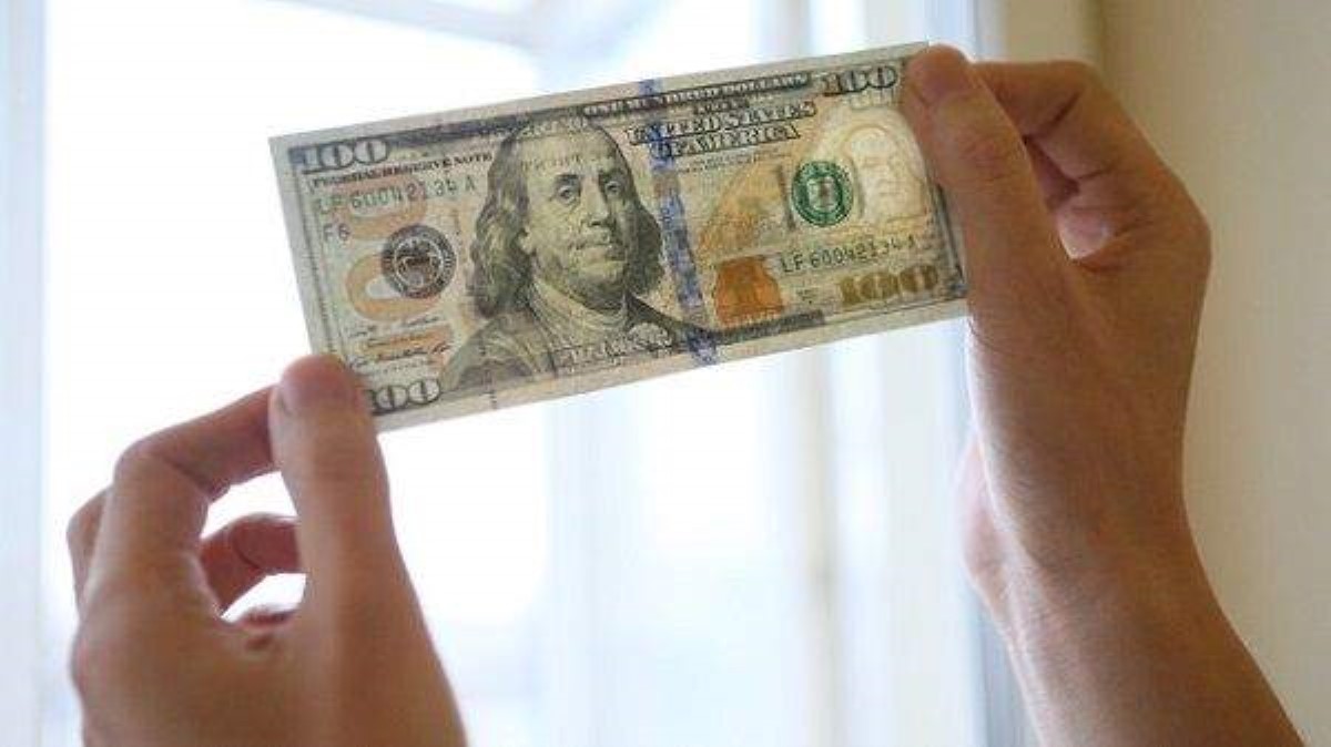 Курс доллара обвалится до трехгодичного рекорда: что будет дальше