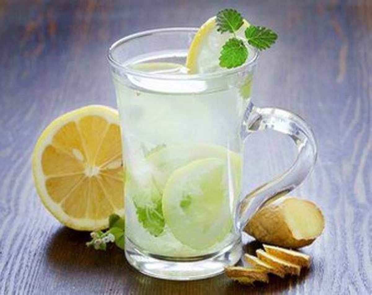 Почему врачи рекомендуют каждый день пить лимонную воду